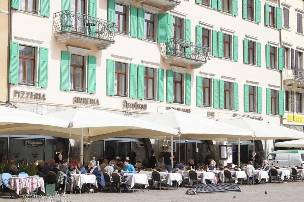 Hotel Centrale Riva del Garda Exterior foto